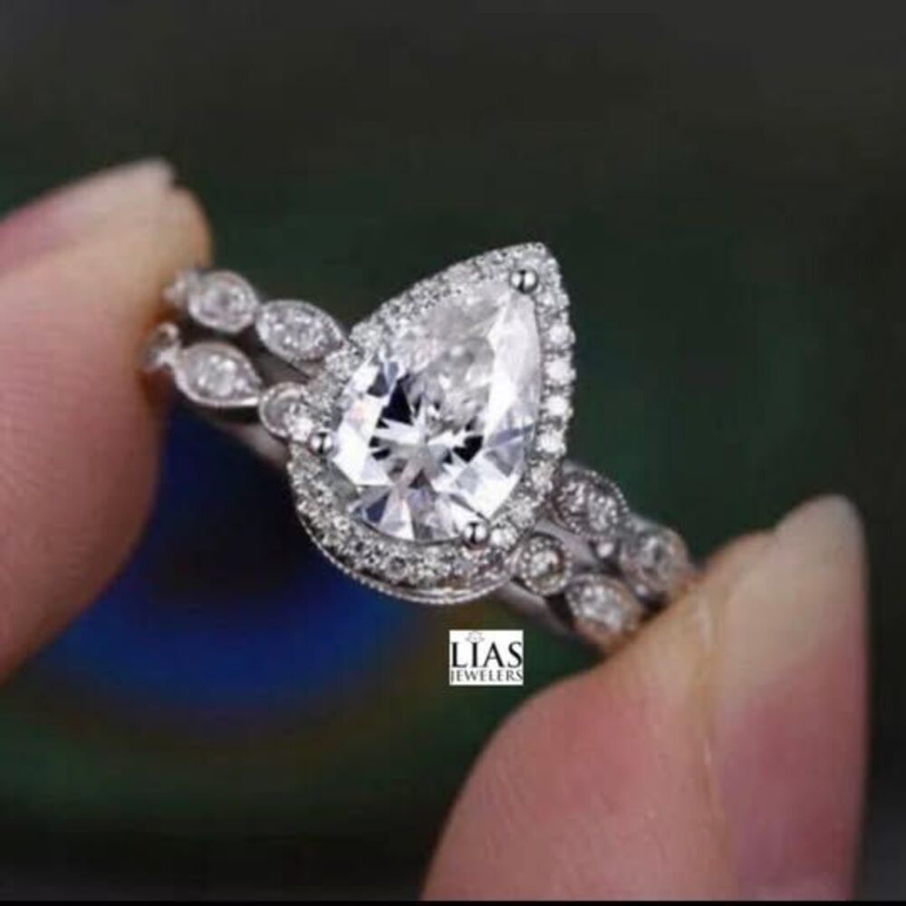 New 18k white gold wedding ring set